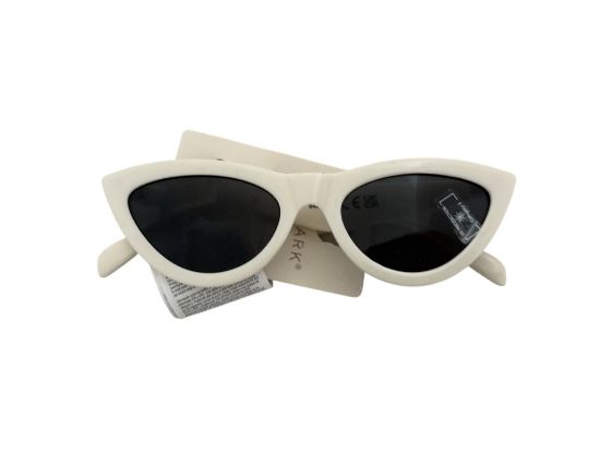 Picture of ladies white Hot Fashion Large Oversized Retro Cat Eye Style Sunglasses